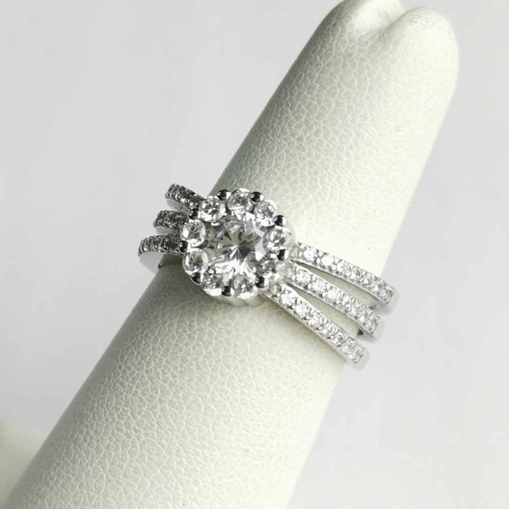 Sterling Silver CZ Ring size 6 ๐ - Picture 4 of 7
